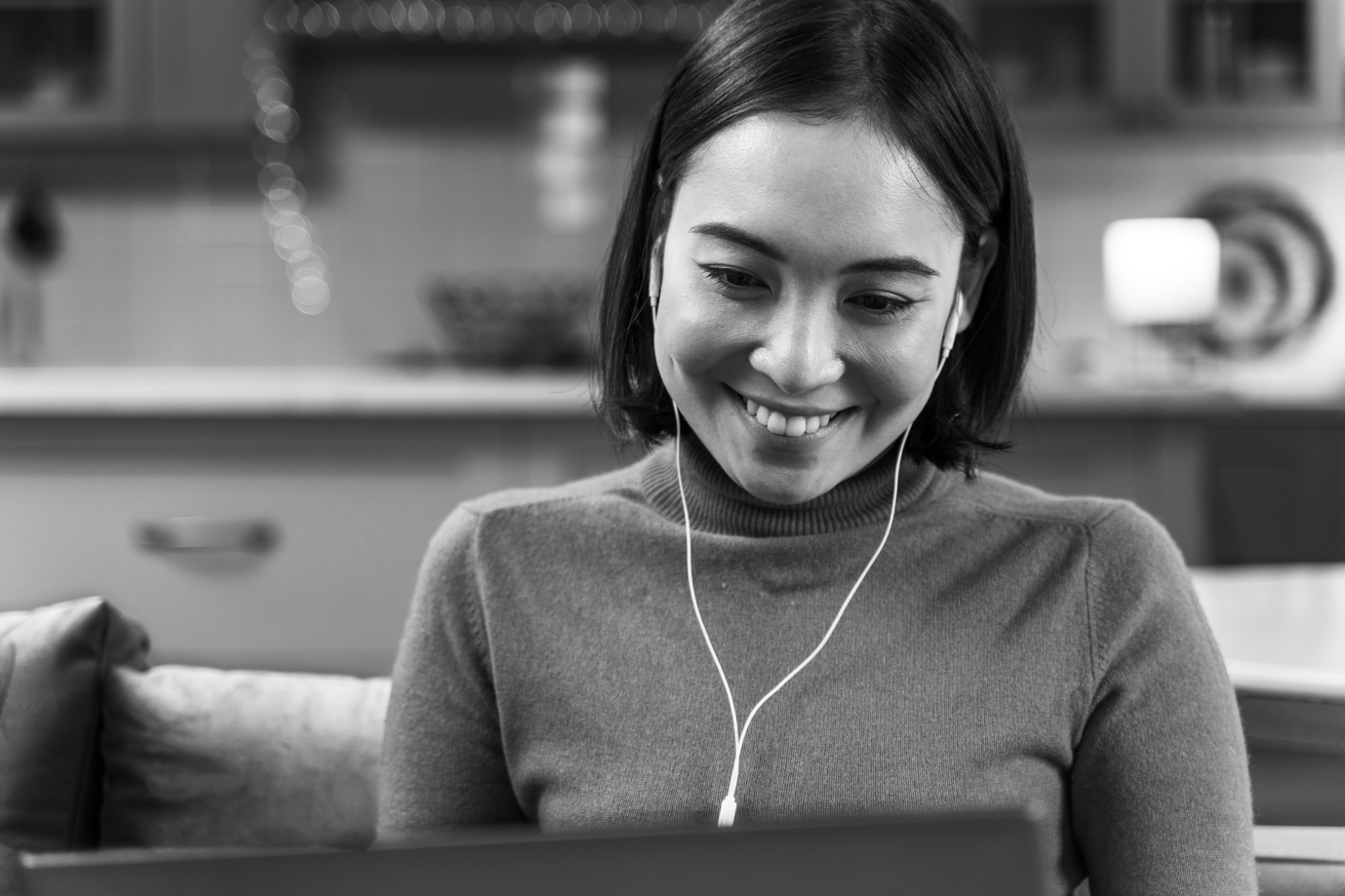 smiley-woman-with-laptop-home-medium-shot 1